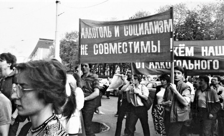 Nhìn lại chiến dịch chống rượu ở Liên Xô của Gorbachev